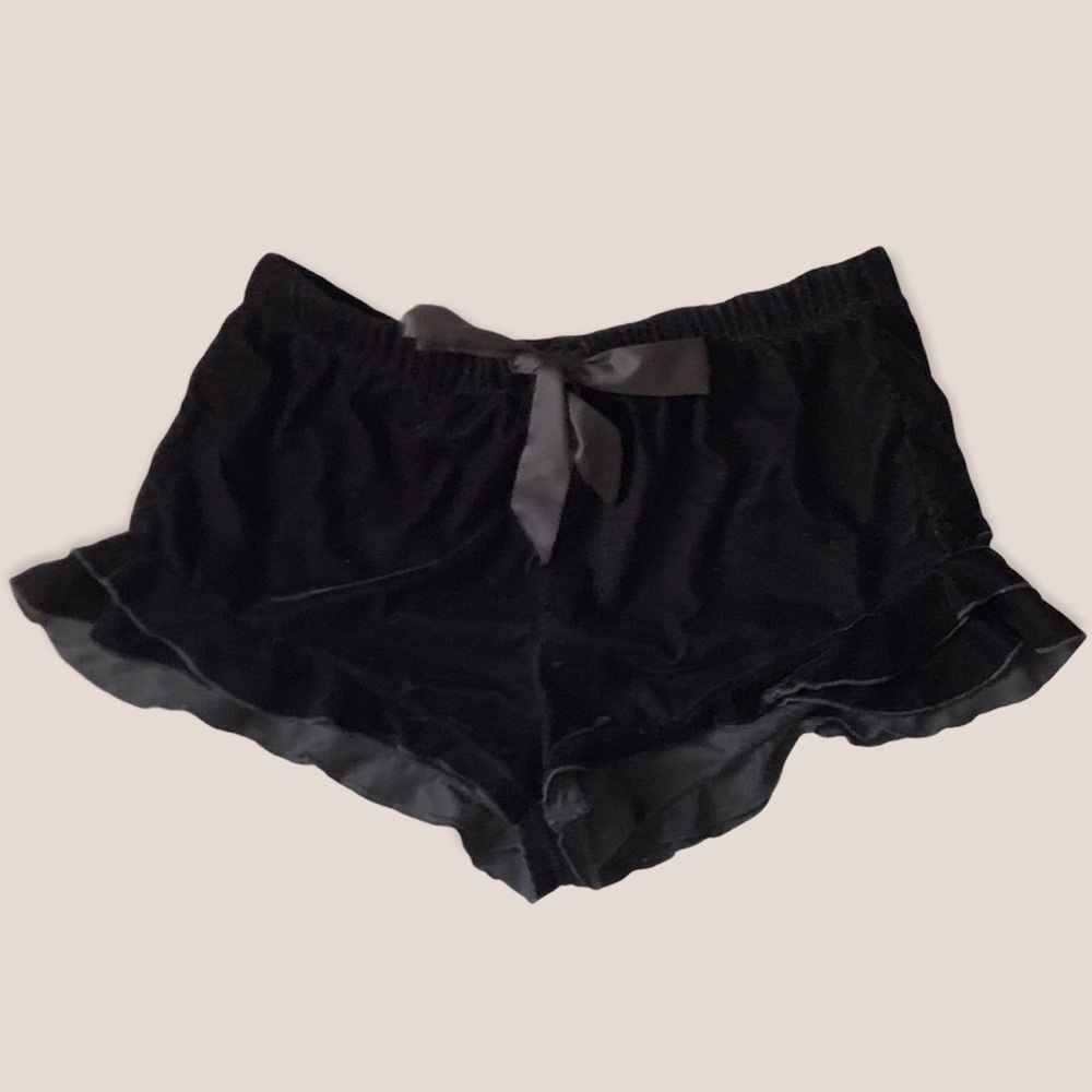 🌸Black VS Velvet Shorts